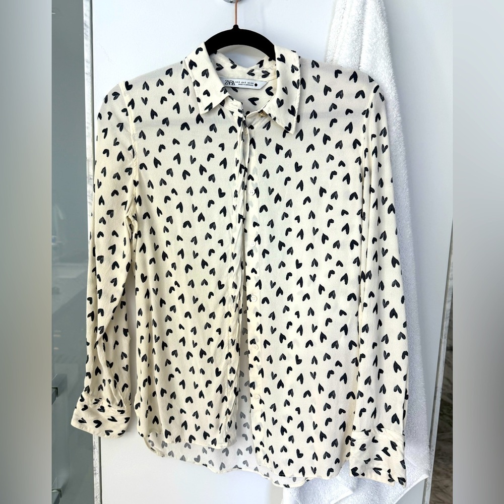 Zara White and Black Casual Button Down Shirt with Heart Print